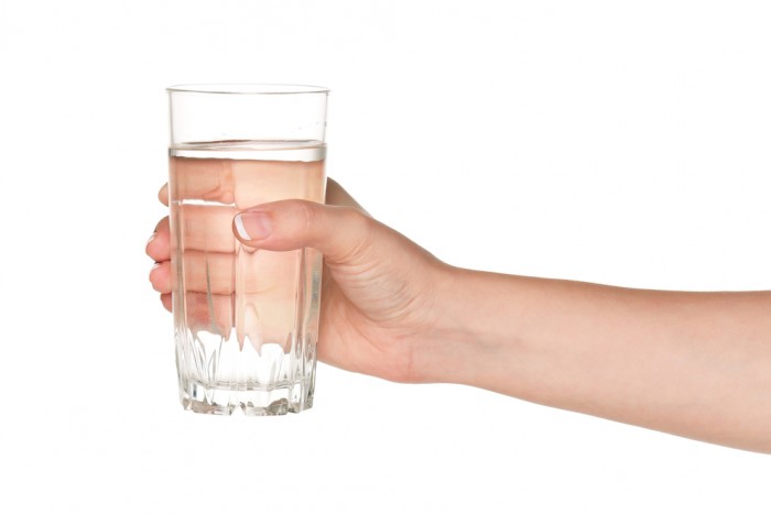 Почему нужно пить много воды даже зимой: врачи назвали 9 последствий зимнего обезвоживания